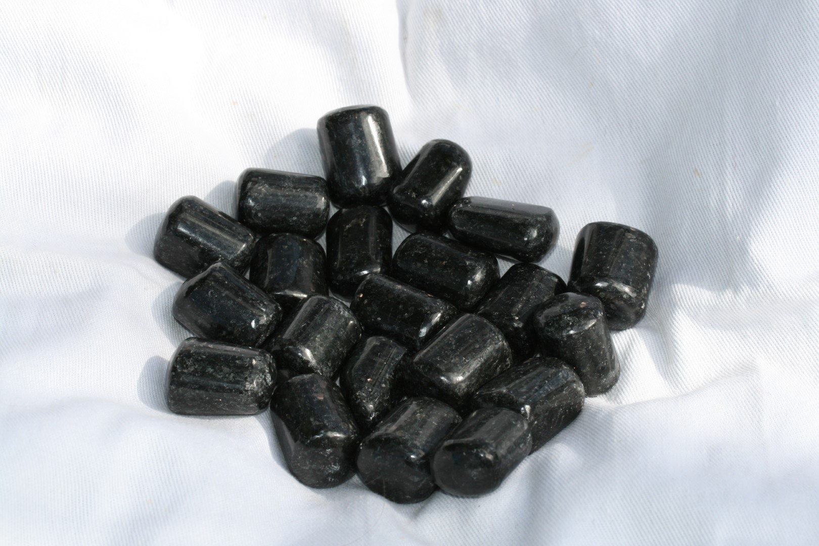 Nuummite Tumbled stones very magical 5311